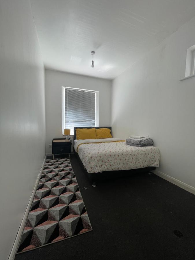 Cozy Private Rooms In Homestay อิลฟอร์ด ภายนอก รูปภาพ