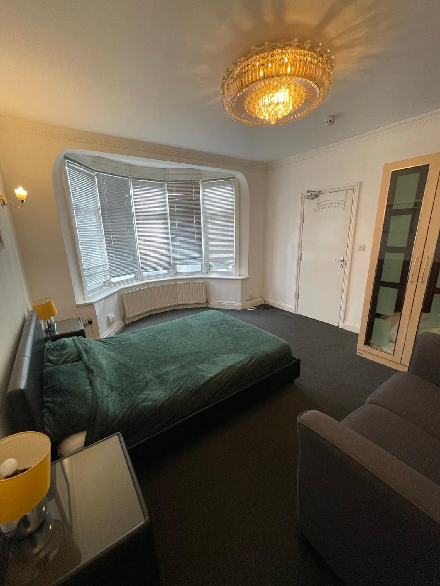 Cozy Private Rooms In Homestay อิลฟอร์ด ภายนอก รูปภาพ