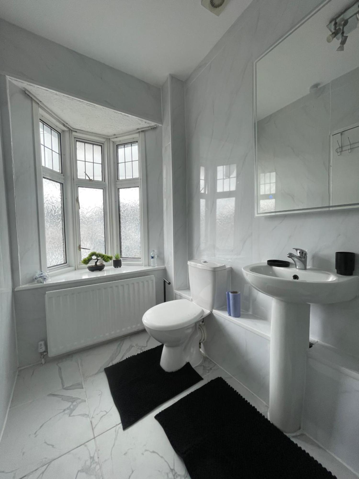 Cozy Private Rooms In Homestay อิลฟอร์ด ภายนอก รูปภาพ