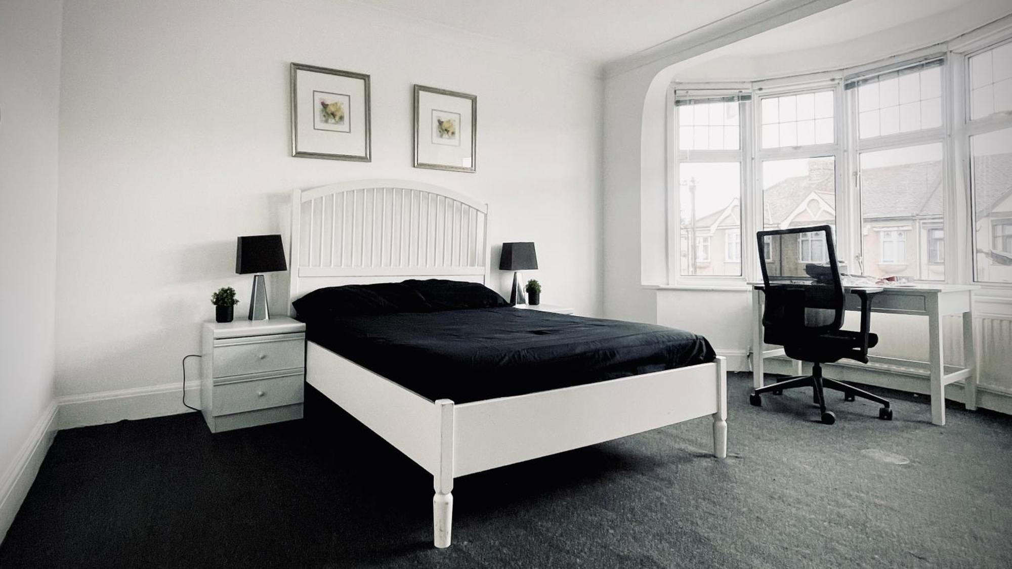 Cozy Private Rooms In Homestay อิลฟอร์ด ภายนอก รูปภาพ